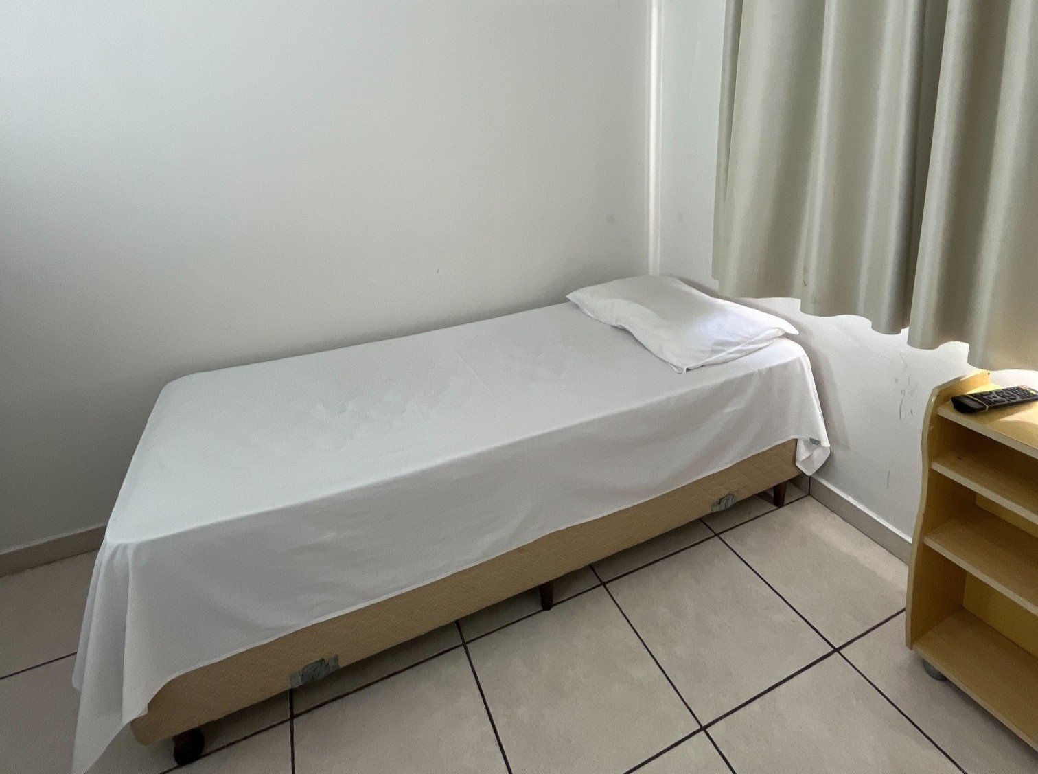 Uma cama de solteiro